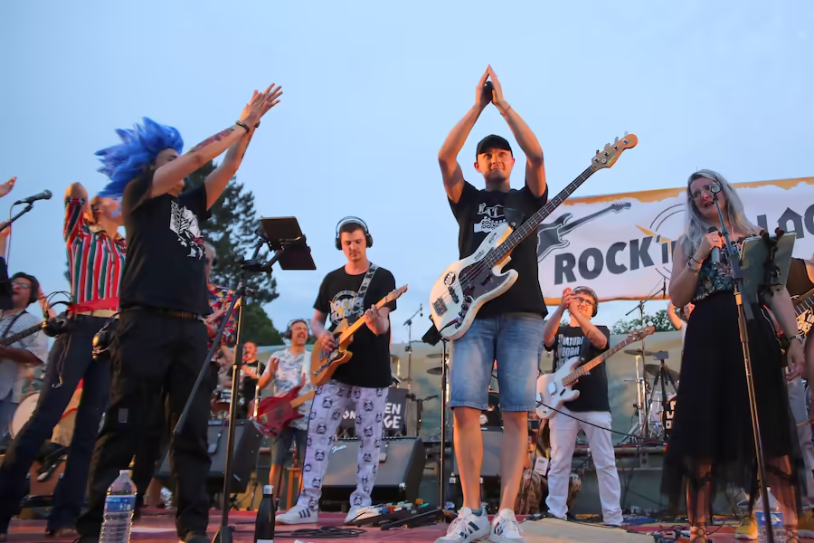 Yaovann en concert sur le projet Rock'in Villages